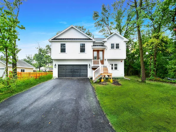 23279 W North Lakewood Ln, Lake Zurich, IL 60047