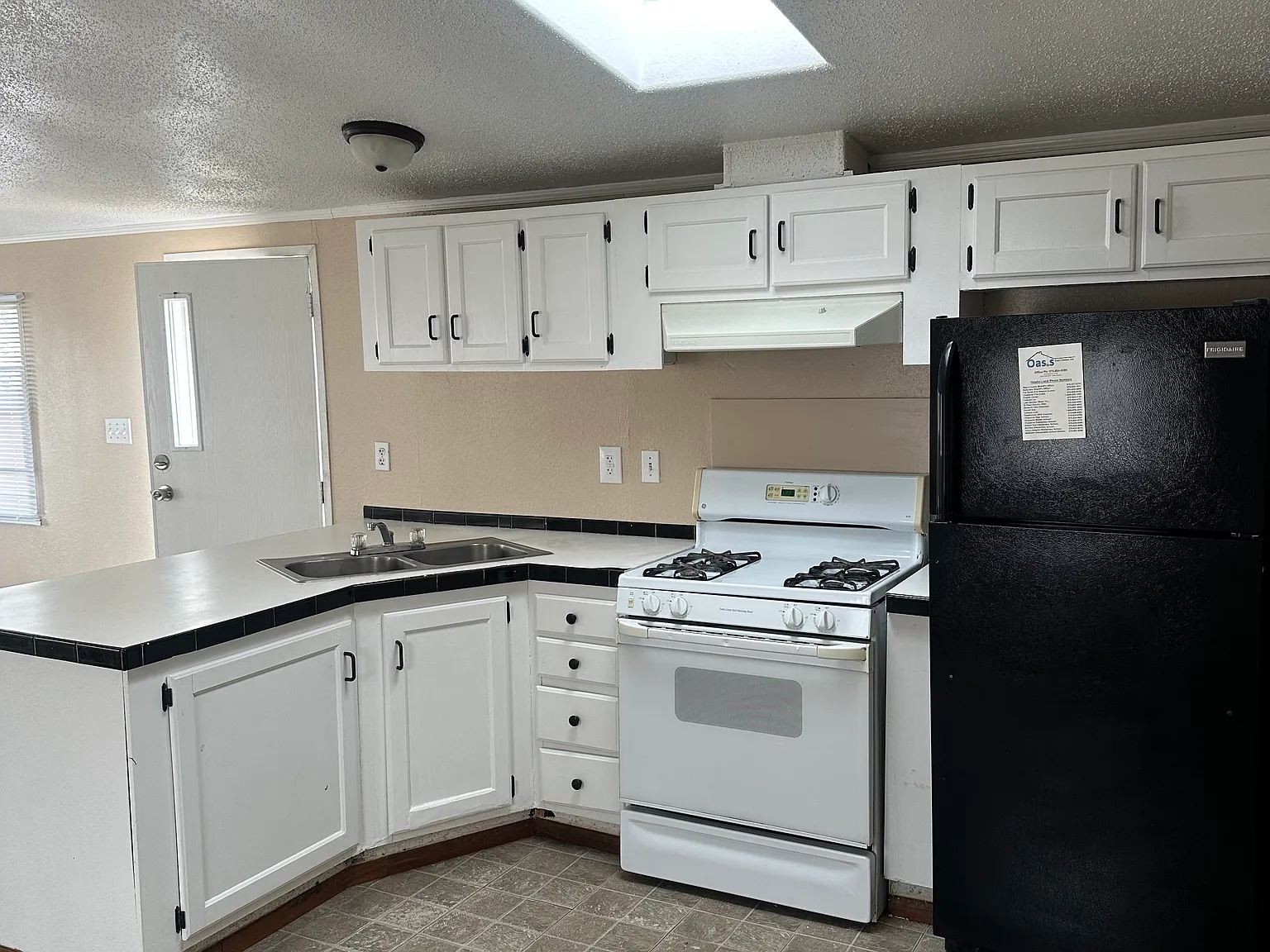 2 bed, 728 sqft, $900 — Photo 3