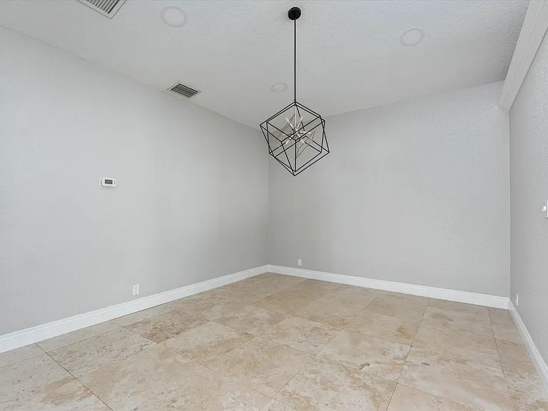 1598 SW 5th Ave — Photo 6