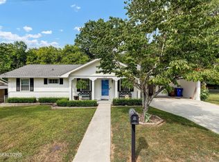 107 Alger Rd, Oak Ridge, TN 37830