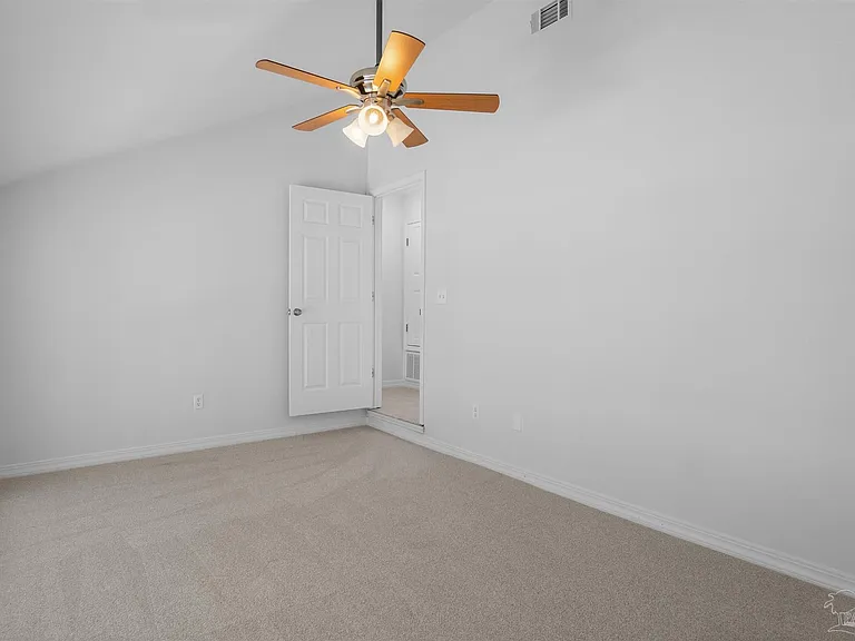 1356 Redwood Ln — Photo 16