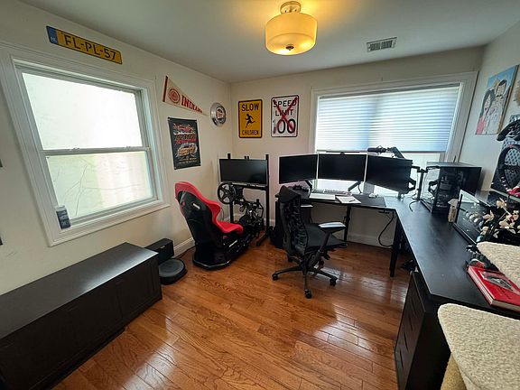 5th image of 108 Maverick St #2