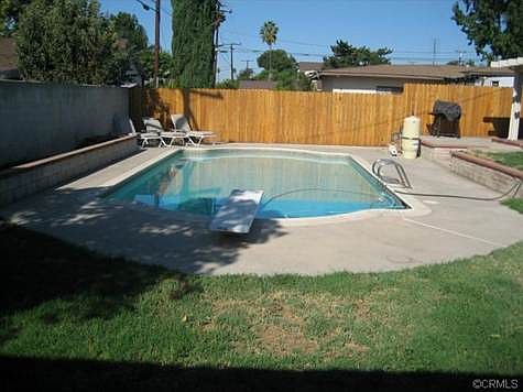 2nd image of 17319 Hibiscus St