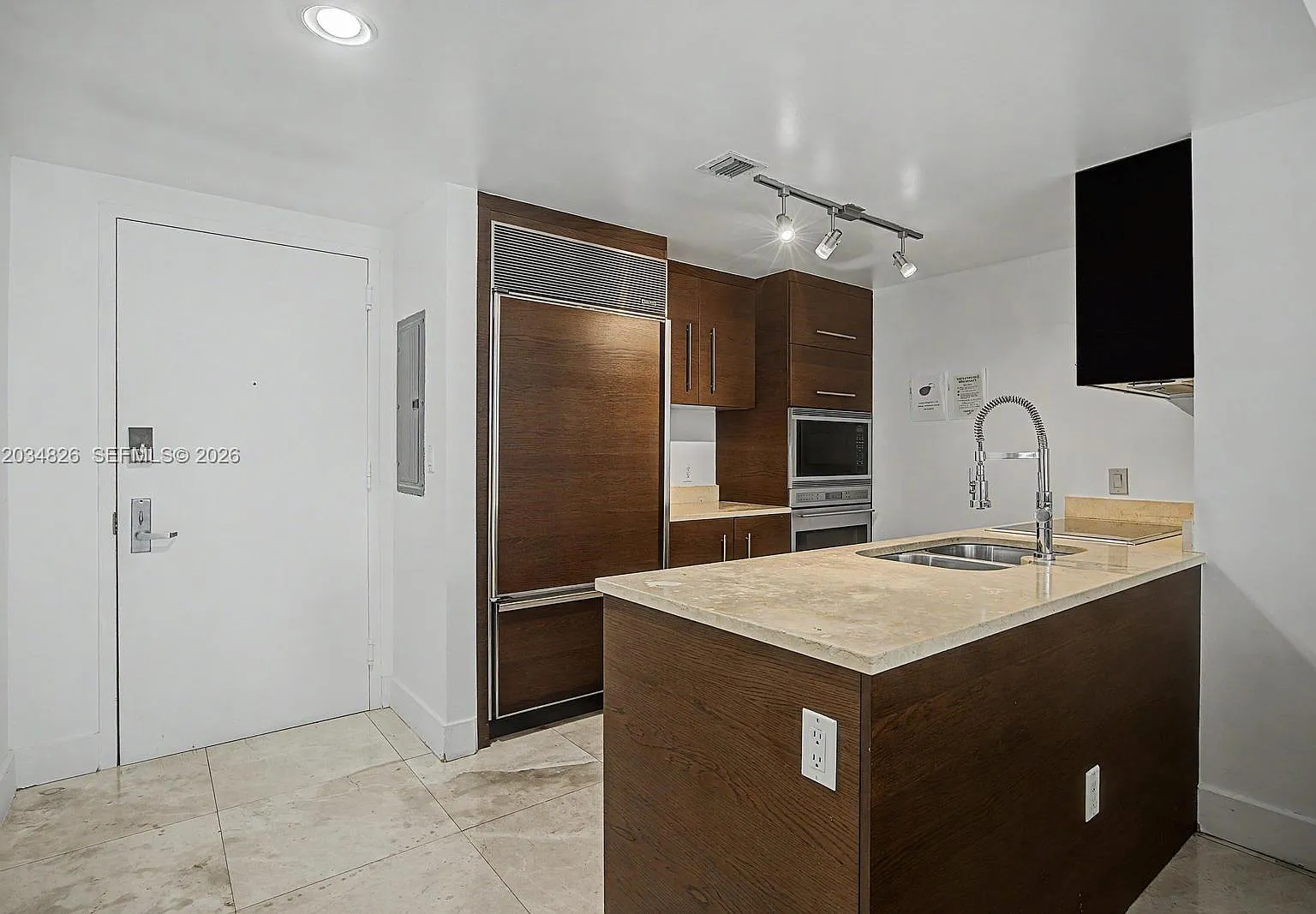 Icon Brickell Condo No 3 — Photo 3