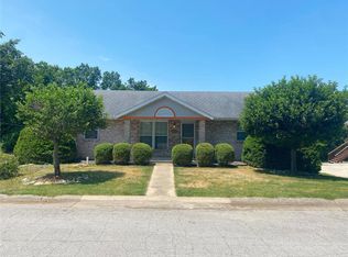 106 Carriage Rd, Hannibal, MO 63401