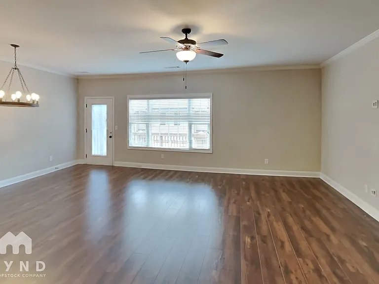 201 Jackson Pl NW — Photo 2