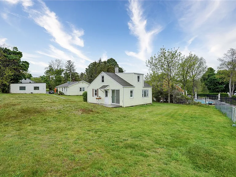 904 Lake Rd — Photo 36