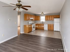 1833 Hammond St, Hermon, ME