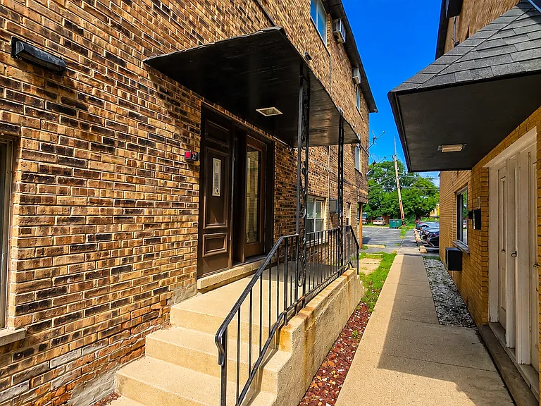 1124 Dunlop Ave #2C — Photo 3