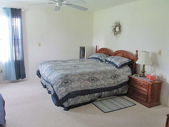 3rd image of 122 Las Palmas Blvd