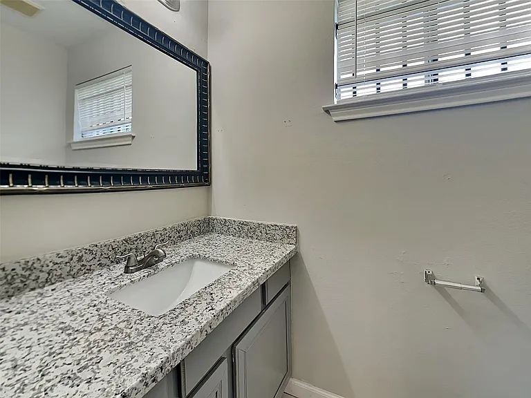 12811 Roandale Dr — Photo 11