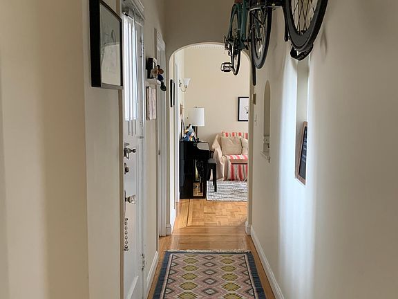 3rd image of 392 31st Ave