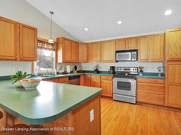 5th image of 8454 River Bend Dr