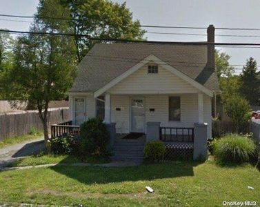 6 6th Avenue, Huntington Station, NY, 11746
