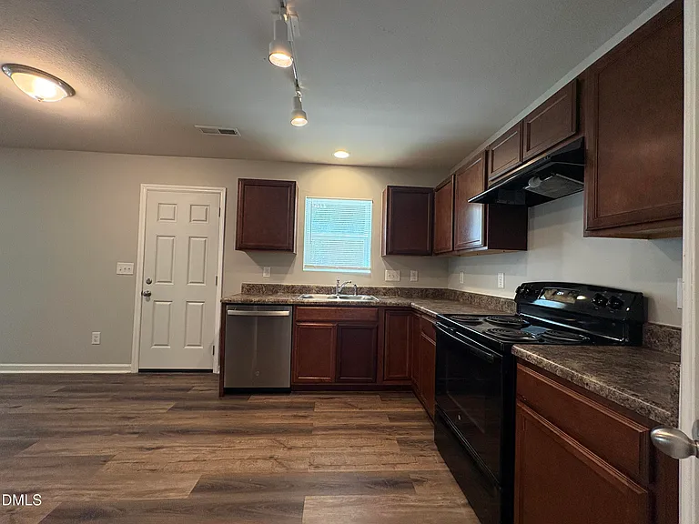 1412 Tamarino Dr — Photo 8