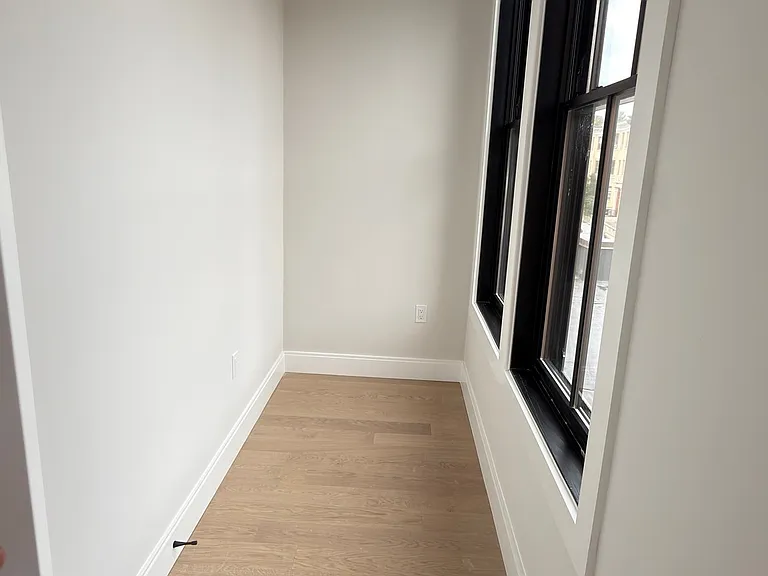 32 Orkney Rd #3D — Photo 9