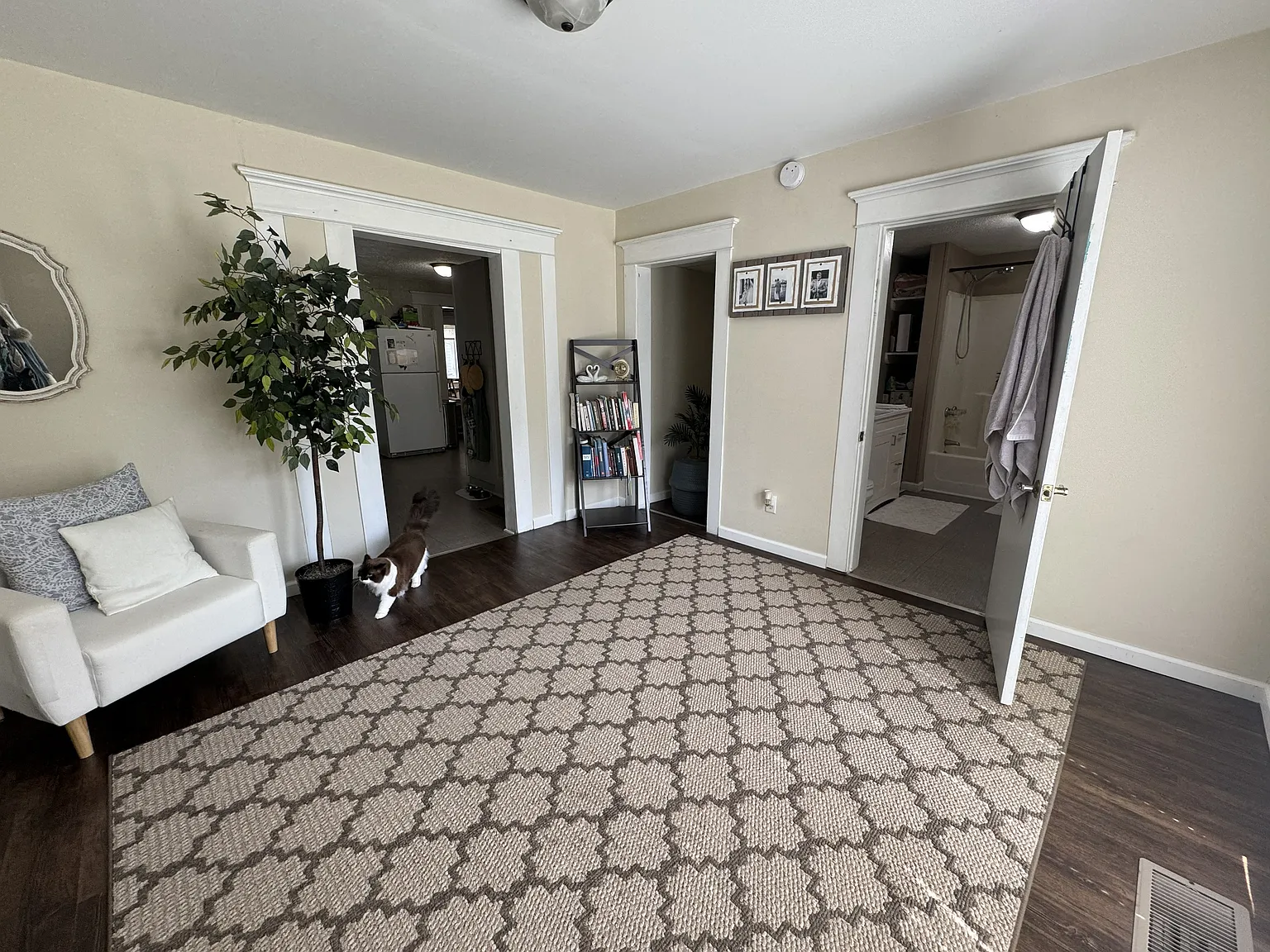 528 N Park Ave — Photo 2