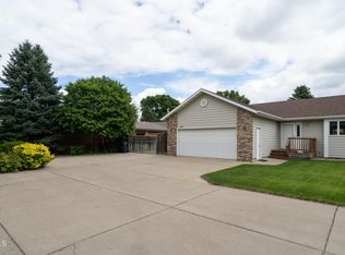 1557 S Washington St, Bismarck, ND 58504