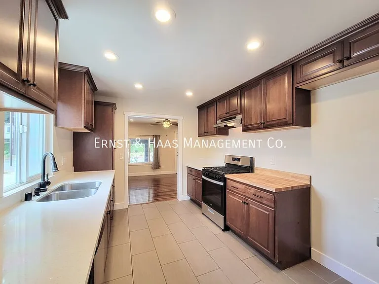 8429 Somerset Blvd — Photo 9