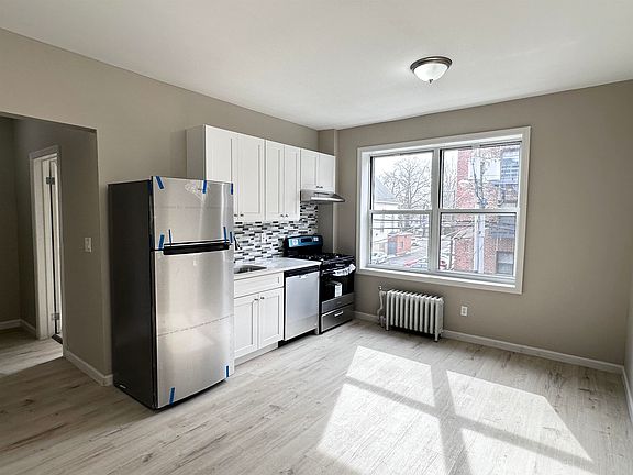 2nd image of 160 Vroom St APT 21