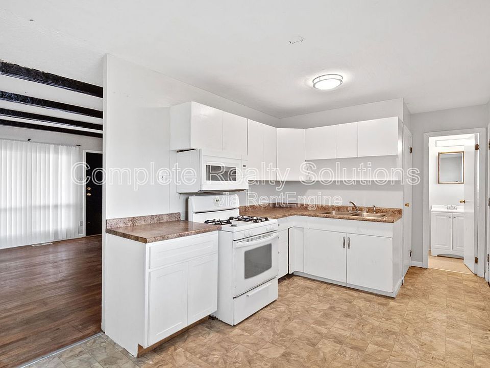 1st image of 1324 Columbus Dr