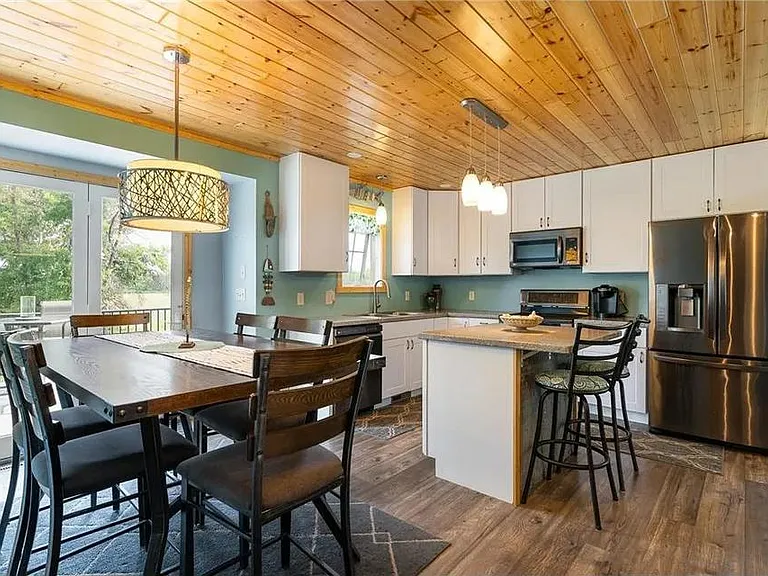 10010 Strawberry Lake Rd — Photo 3