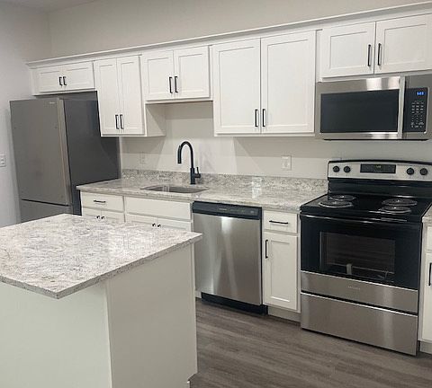 3rd image of 3022 Blue Springs Rd SE Unit 1
