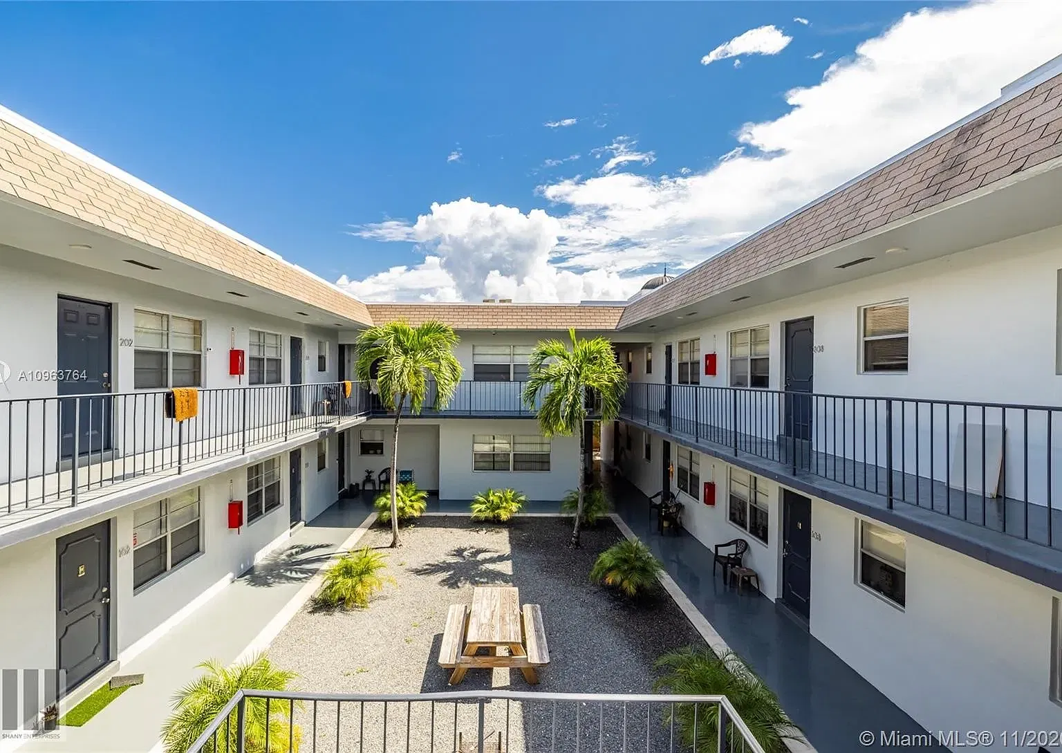 1 bed, 700 sqft, $1,800 — Photo 2