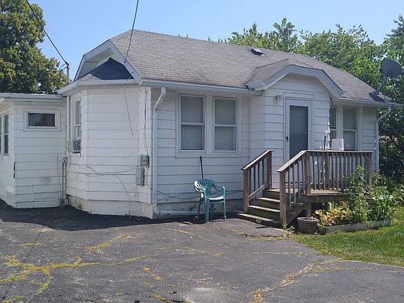 3rd image of 8922 Marion Ave