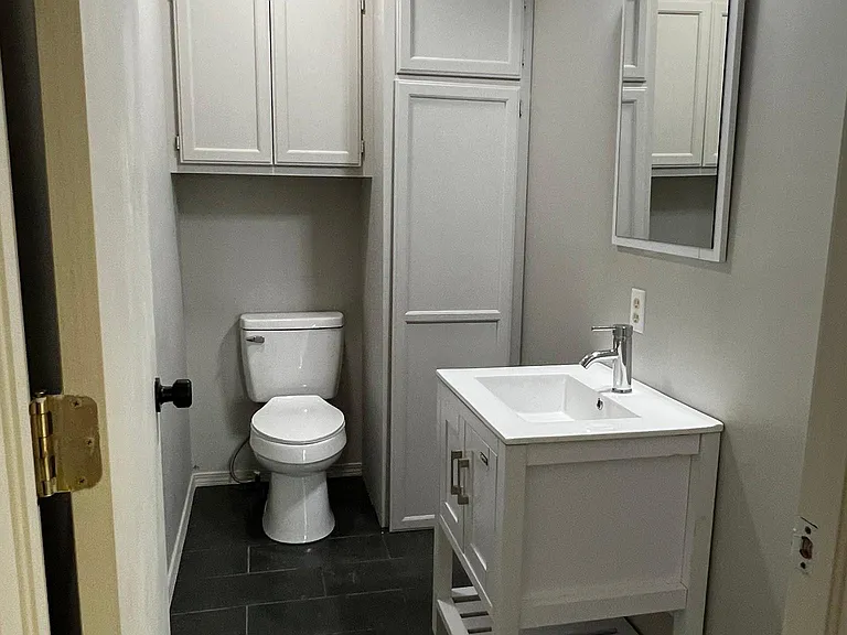 1/2 Bathroom