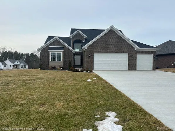 1 Old Course Rd, Saint Clair, MI 48079