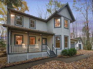 11082 Carriage Hill Dr, Chagrin Falls, OH 44023