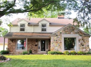 10210 W Vienna Ave, Wauwatosa, WI 53222