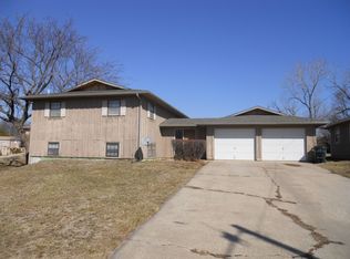 1112 Cynthia St, Lawrence, KS 66049