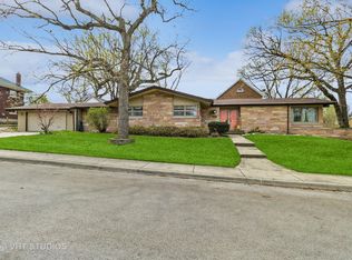 111 Cooper Ave, Elgin, IL 60120