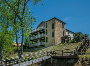 99 Delaware Ave #201, Oakmont, PA 15139