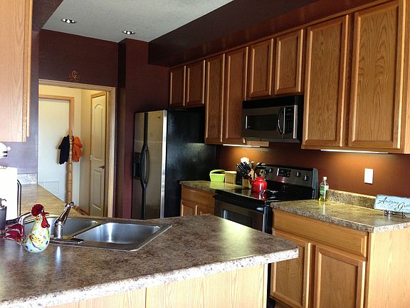 oak cabinetry, SS appliances