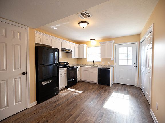 2601-1st-Ave-Unit117-kitchen_11202024
