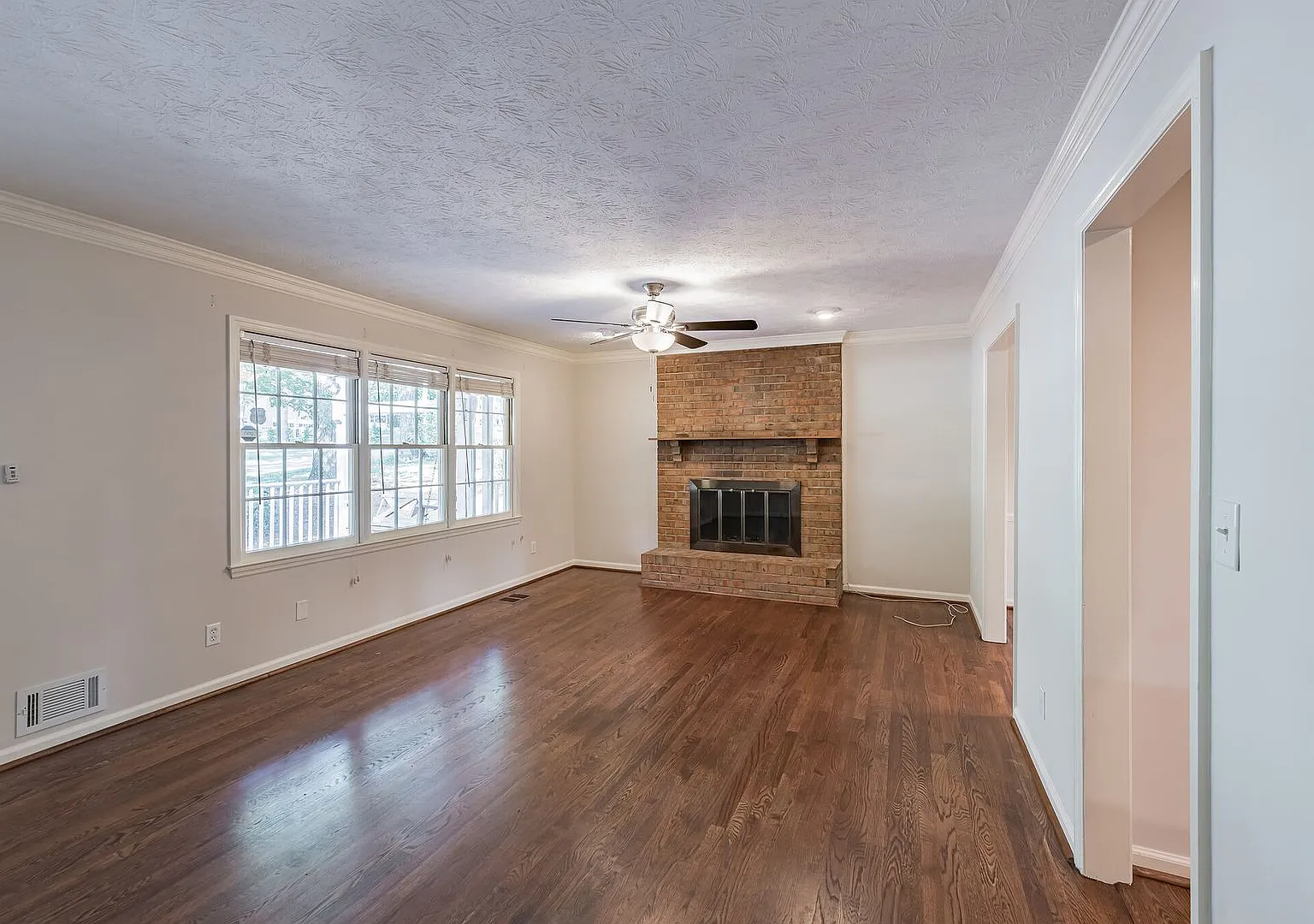 Room in 4 Bedroom Home in Roswell — Photo 2
