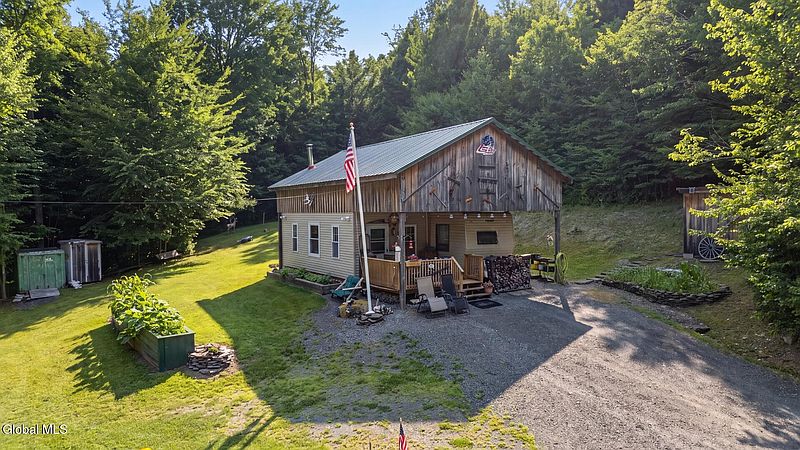 2nd image of 159 Seven Ponds Road