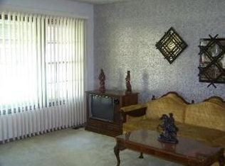 17 Forest Ln, Elk Grove Village, IL 60007