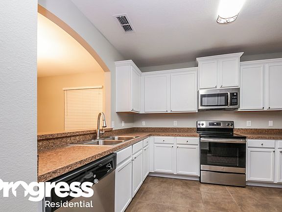 4th image of 3232 Queen Alexandria Dr