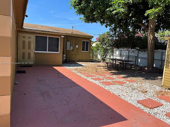 4th image of 2510 Wiley St #A