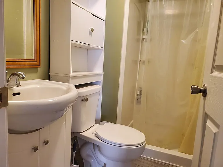 930 Emerald St #2B — Photo 13