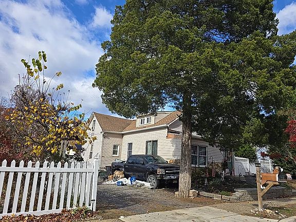2nd image of 413 Oak Ave