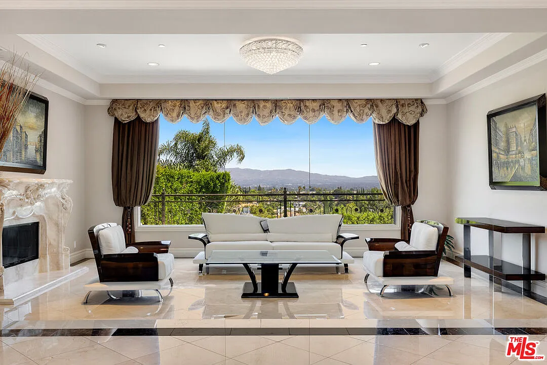 6 bed, 7.0 bath, 8073 sqft, $19,500 — Photo 3