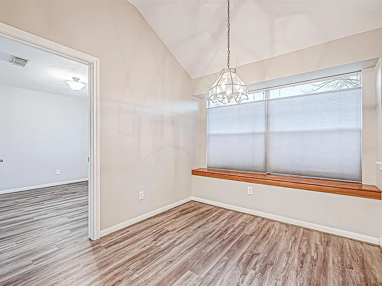1524 Robin Ave — Photo 12