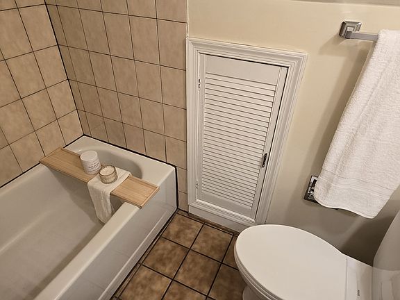 5th image of 100 Melvin Ave APT D