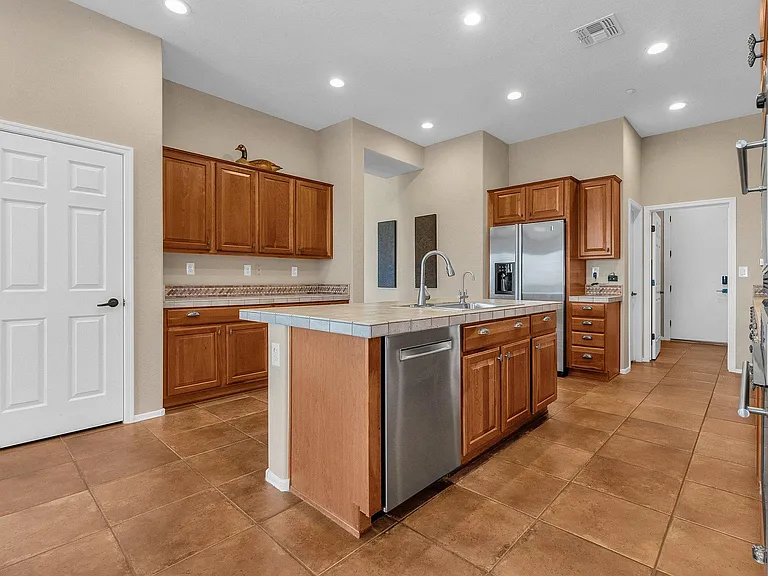 1715 W Ainsworth Dr — Photo 13