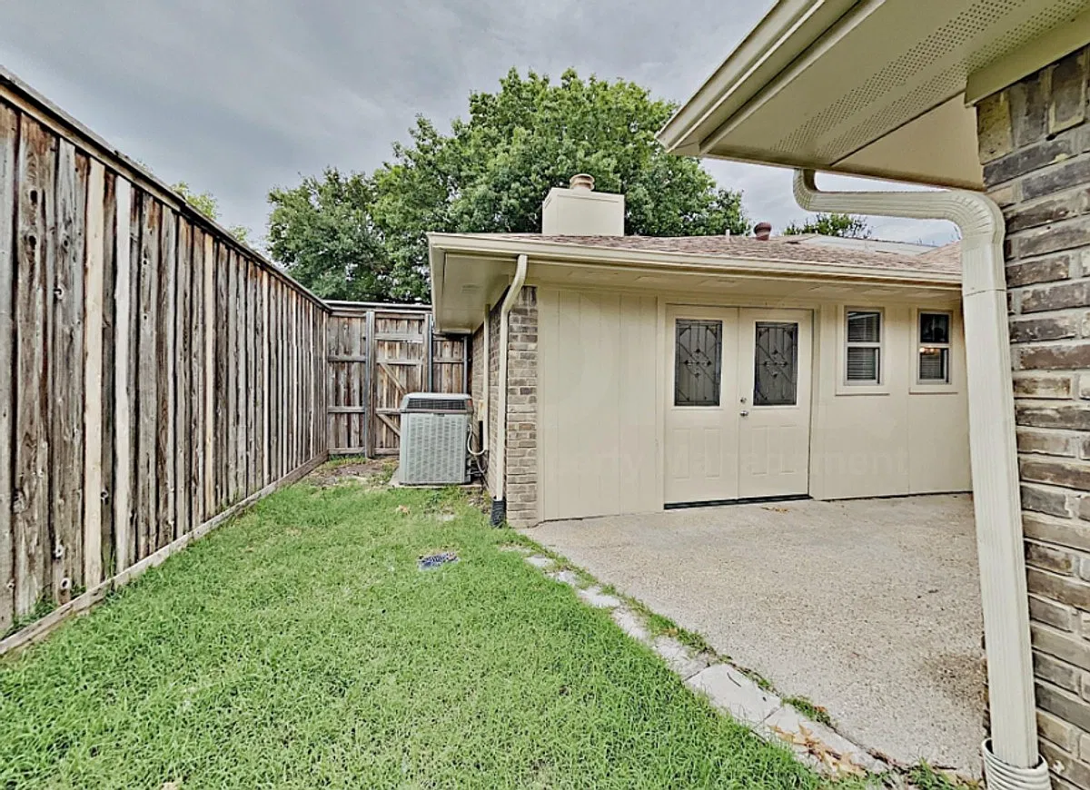2 bed, 2.0 bath, 1119 sqft, $2,050 — Photo 1